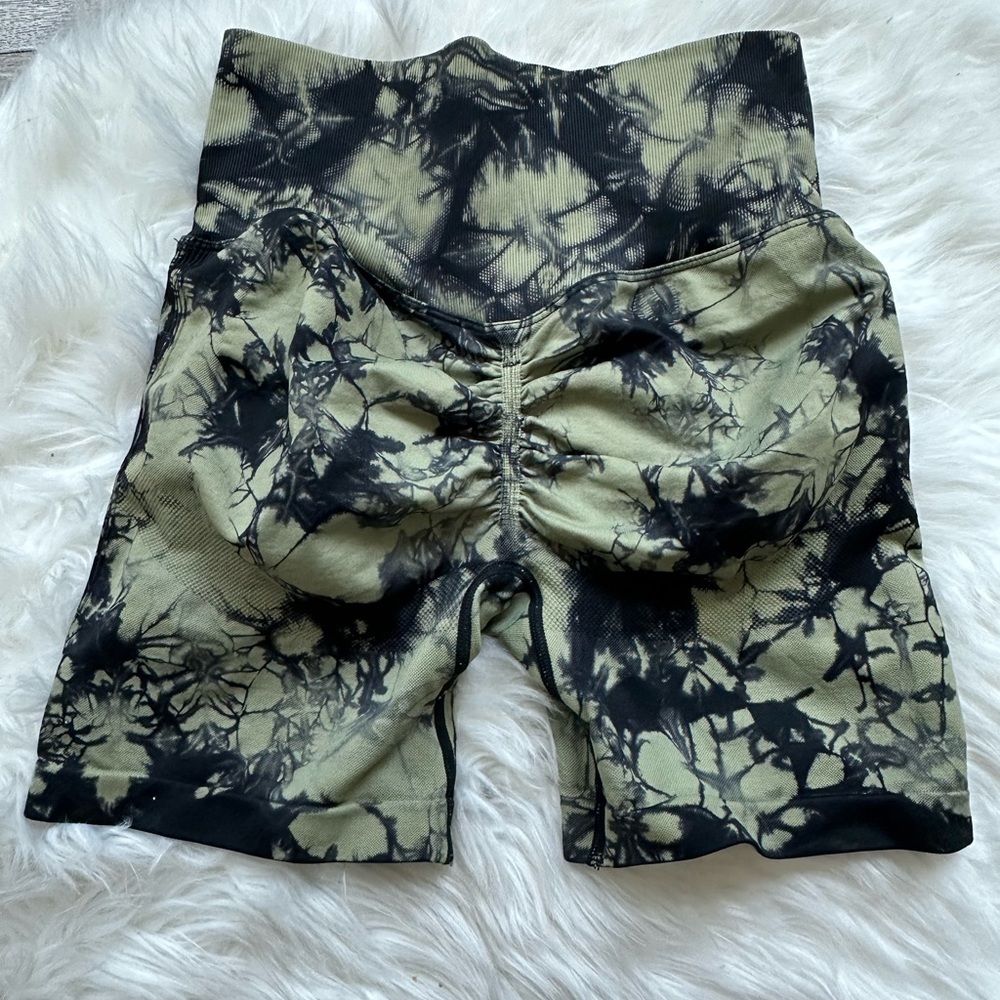 Tie-Dye High-Waisted scrunched spandex